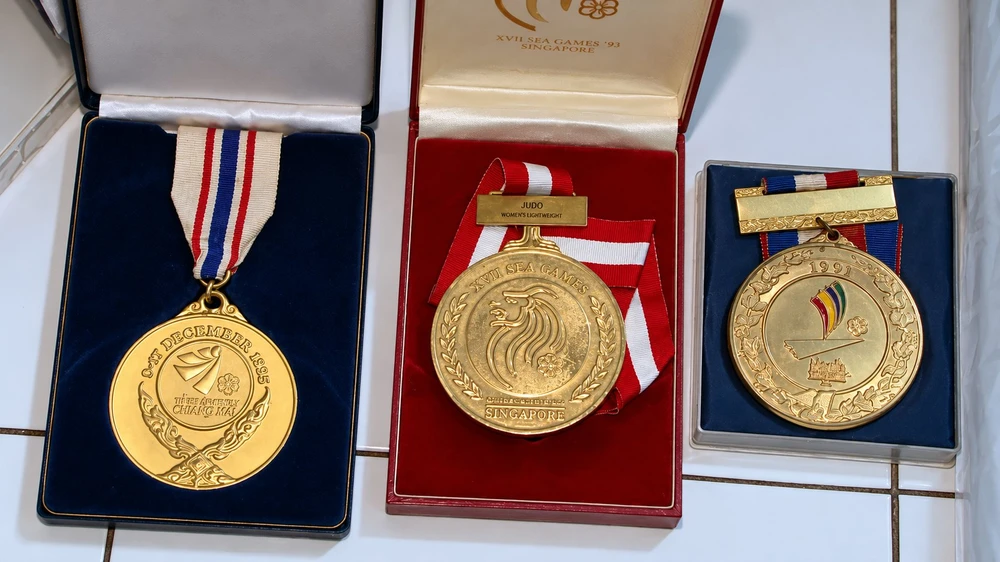 Ba tấm HCV SEA Games 1991, 1993 và 1995 của VĐV Cao Ngọc Phương Trinh